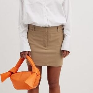 NA-KD Mid Waist Mini Skirt In Beige. Size 6/8 NWT